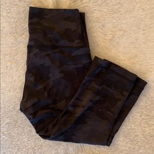 Camo lululemon cropped tights